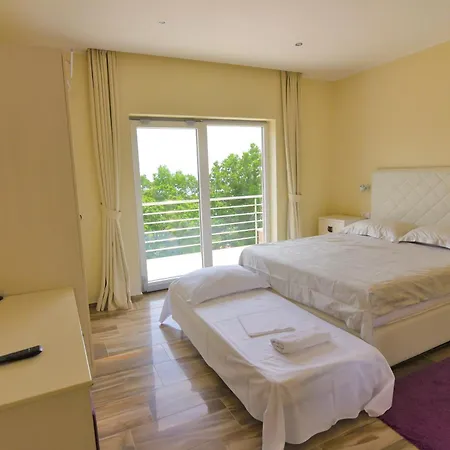 Gostinjska kuća Manuela 4*