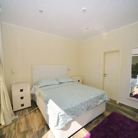 Gostinjska kuća Manuela 4*