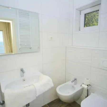 Gostinjska kuća Manuela 4*