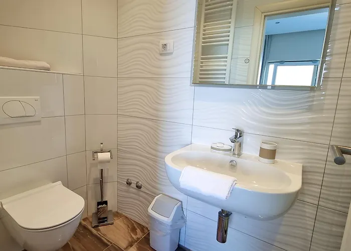 Manuela Πανσιόν 4*